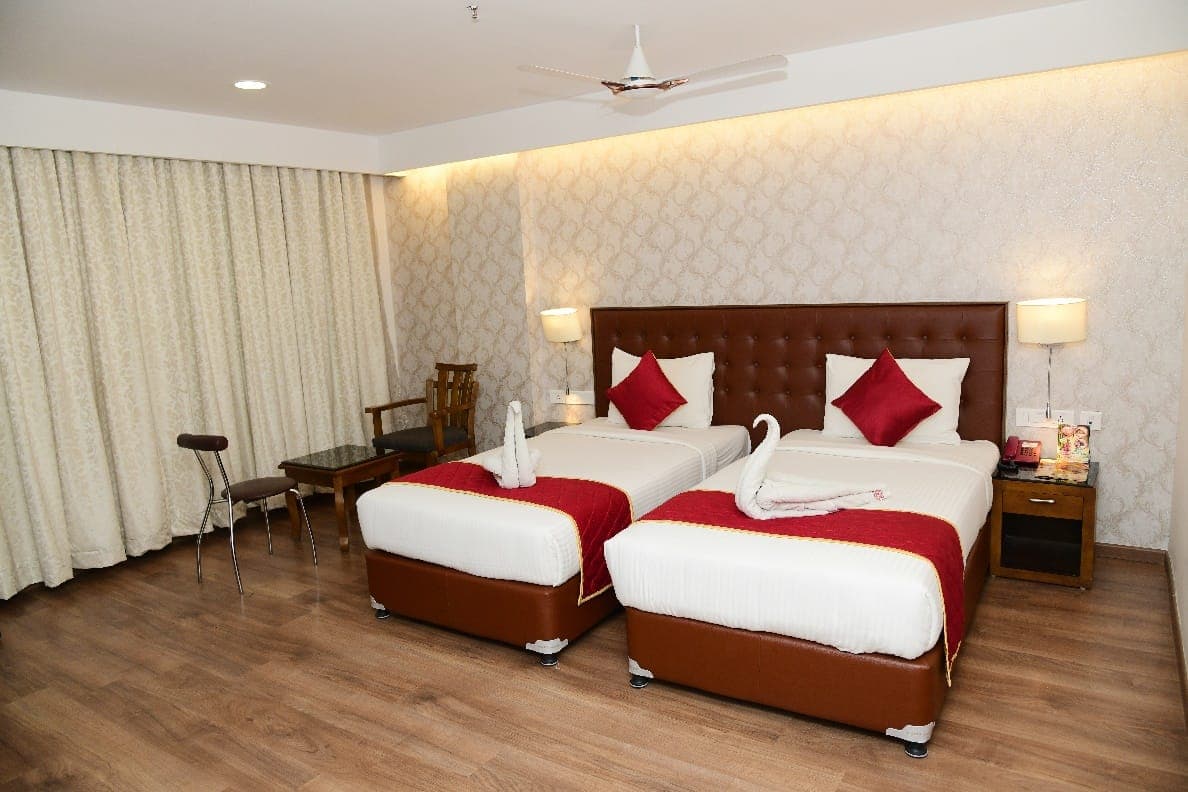 Super Deluxe twin-bed room at Thechi Hotel